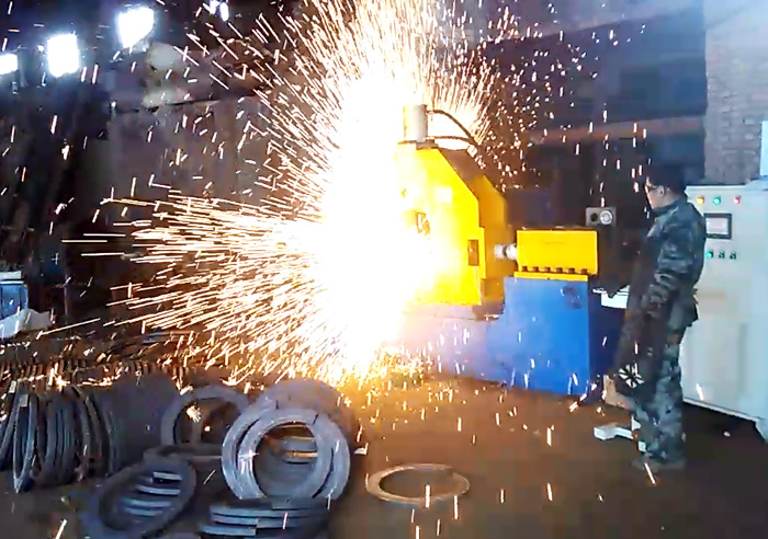 安嘉法兰闪光对焊机华阳重工机械现场案例